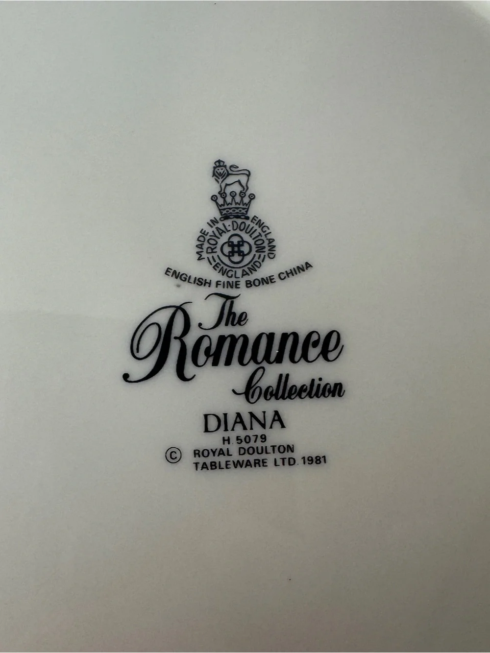 Royal Doulton Diana Covered Vegetable Serving Dish Bowl Romance Collection Notes